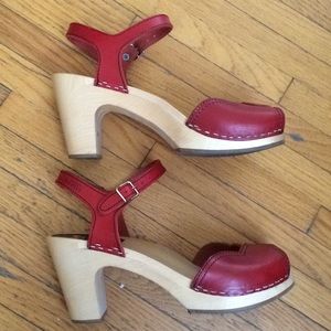 Adorable red heart Swedish hasbeens!